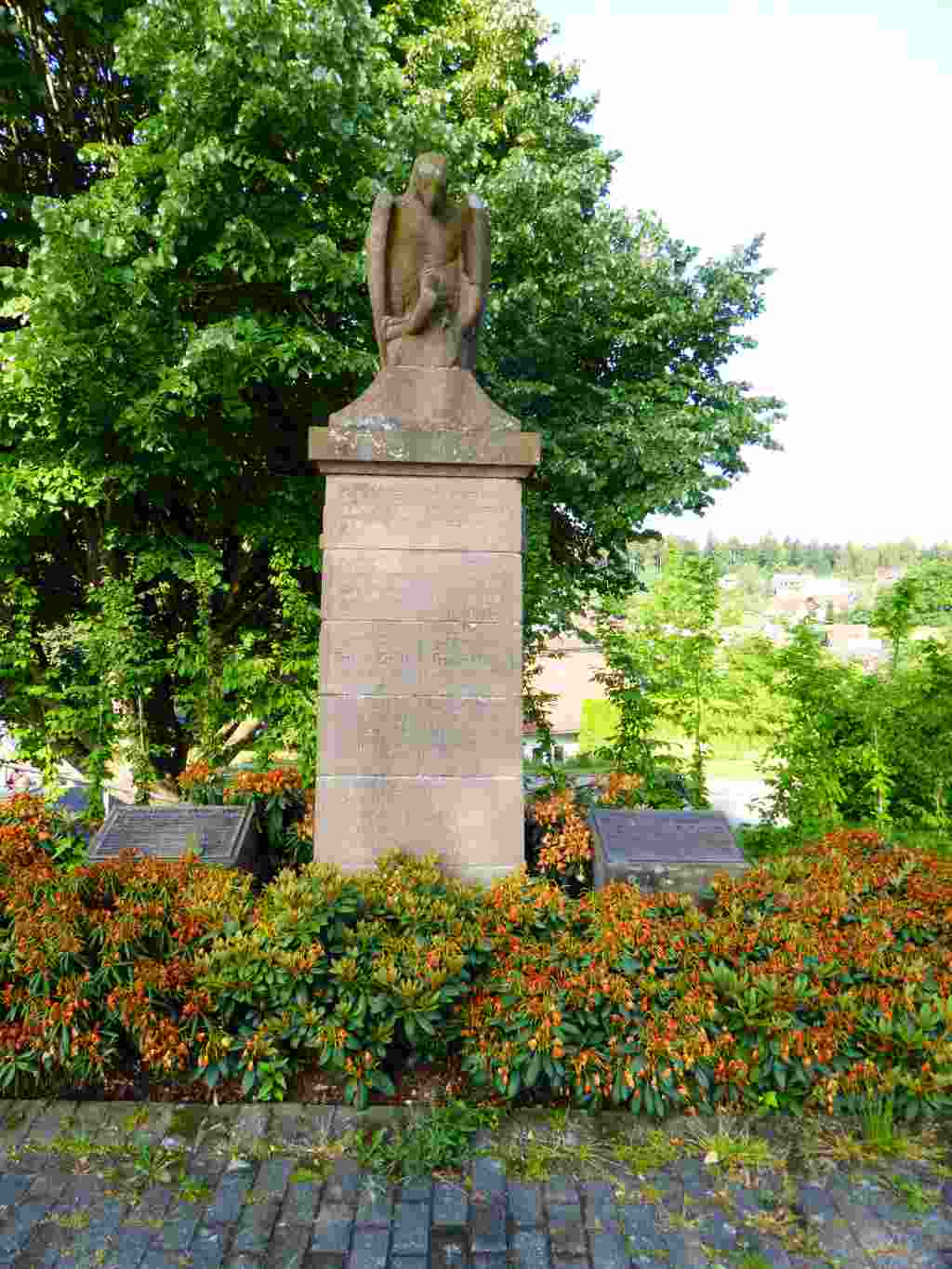 Im rahmen einer wohngebäudeversicherung können sie ihr haus günstig gegen brandschäden mitversichern. Untermusbach ein Dorf mit SchwarzwaldhÃ¤user und LehenshÃ¶fe