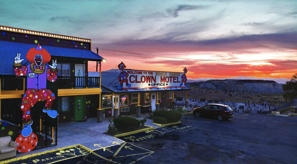 Clown motel
