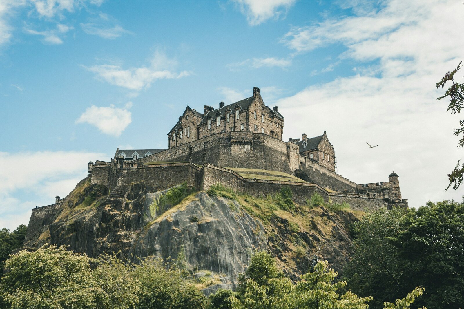 The castle stands on the summit of an extinct volcano, rising 130 meters (about 427 feet) high. Photo: Jörg Angeli / Unsplash