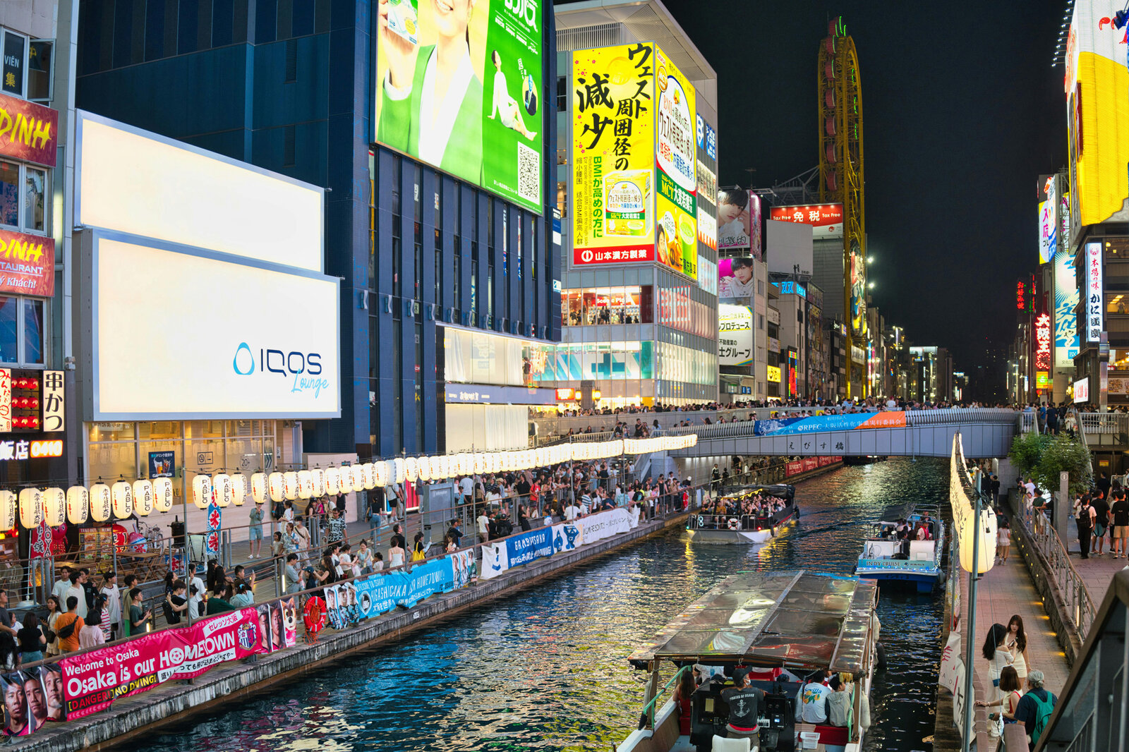About 750 meters (0.46 miles) from the Amerikamura district lies the Dotonbori area — the spot where everyone takes those “super-Japanese” photos with the colorful billboards. Photo: Pexels.