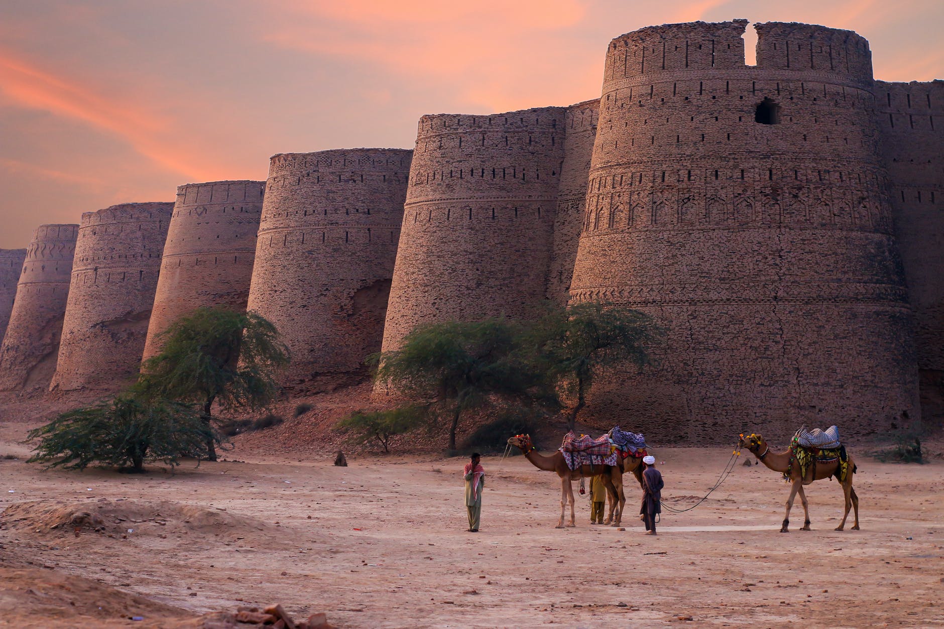 derawar Top 9 Best Places In Pakistan To Visitfort at sunset