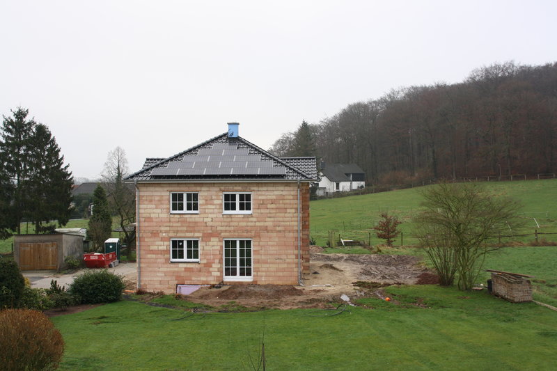 Gelände mit gefälle vom haus weg aufschütten? Vorgarten Mit Seitlichem Gefalle Bitte Um Hilfe Mein Schoner Garten Forum