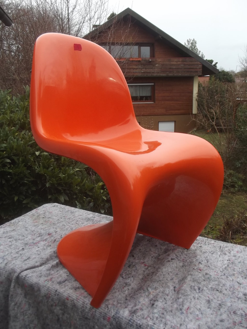 Seit 2008 gibt es auch eine kleinere version fürs kinderzimmer, den  . ORIGINAL VERNER PANTON CHAIR HERMAN MILLER FEHLBAUM 1972
