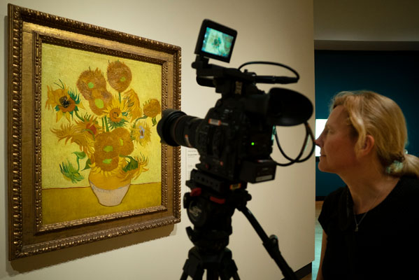Exhibition On Screen – Sunflowers ★★★★★