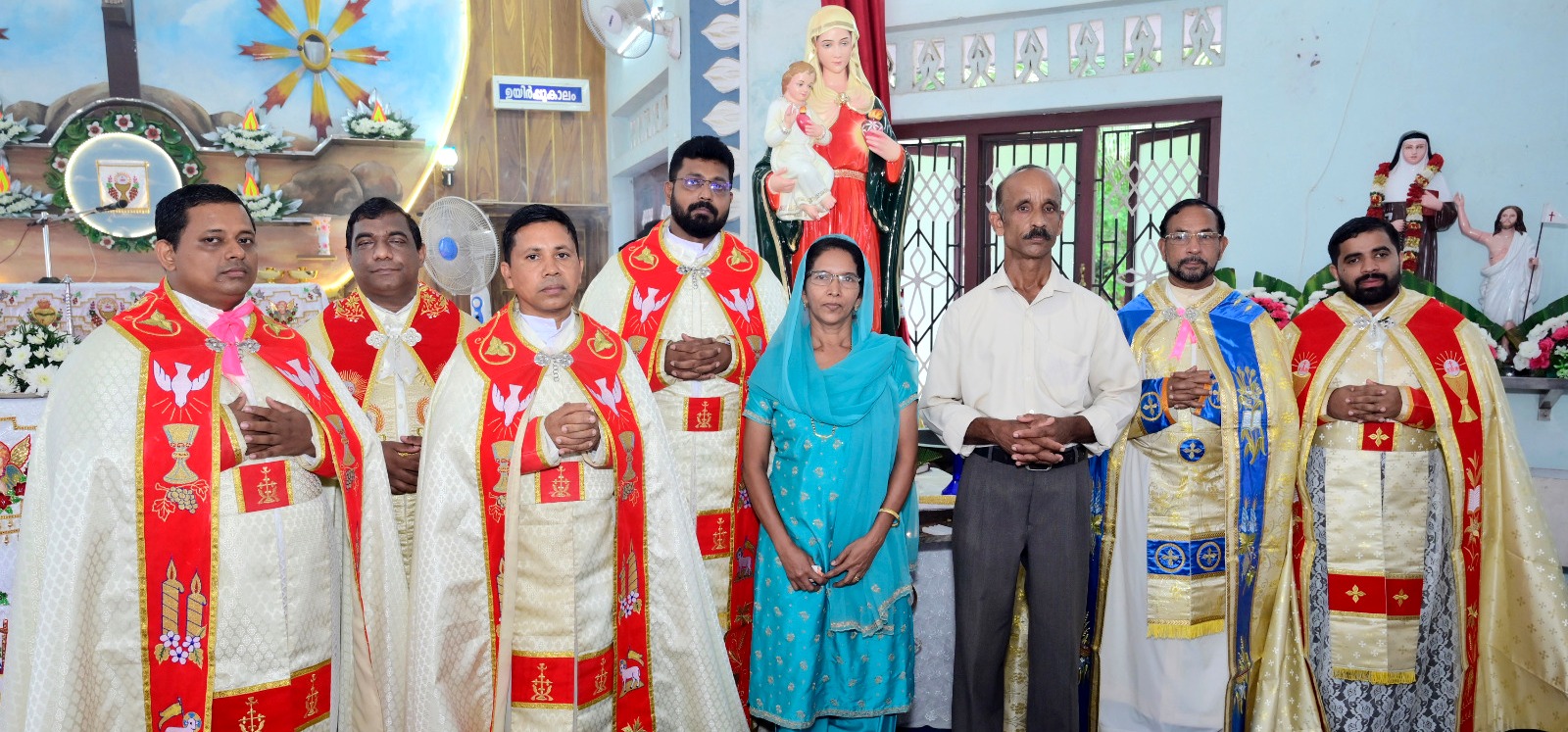 ನೆಲ್ಯಾಡಿಯಲ್ಲಿ ಮಾತೆ ಮರಿಯಾ ನೂತನ ಸ್ವರೂಪ ಪ್ರತಿಷ್ಠೆ: ಆರು ಧರ್ಮಗುರುಗಳ ಆಶೀರ್ವಾದದಲ್ಲಿ ಭಕ್ತರ ಪ್ರಾರ್ಥನೆಗೆ ವಿಶಿಷ್ಟ ಪ್ರತಿಮೆ ಪ್ರತಿಷ್ಠಾಪನೆ