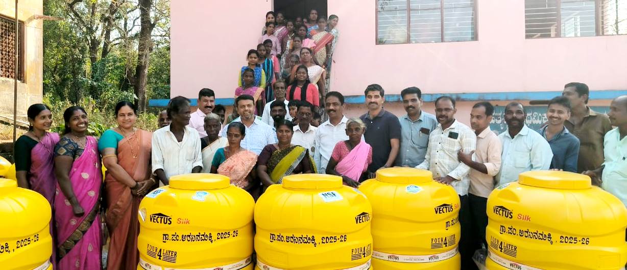 ಪರಿಶಿಷ್ಟ ಜಾತಿ-ಪಂಗಡಕ್ಕೆ ನೀರಿನ ಟ್ಯಾಂಕ್ ಮತ್ತು ವಿಕಲಚೇತನರಿಗೆ ವೀಲ್ ಚೇರ್ ವಿತರಣೆ