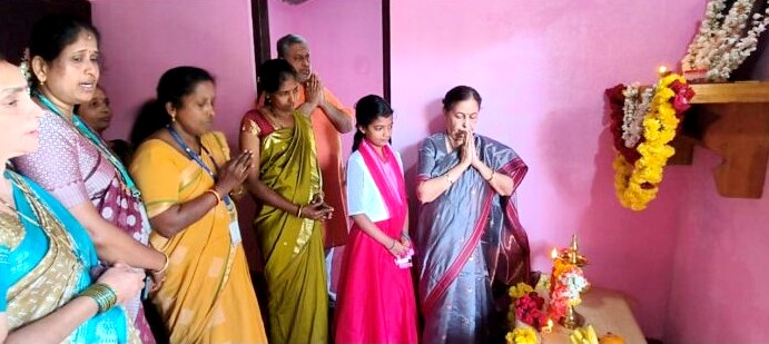 ಅರಸಿನಮಕ್ಕಿಯಲ್ಲಿ ವಾತ್ಸಲ್ಯ ಮನೆ ಹಸ್ತಾಂತರ — “ಅಸಹಾಯಕರ ಬದುಕಿಗೆ ಬೆಳಕು ಬೇಕು” : ಹೇಮಾವತಿ ವಿ. ಹೆಗ್ಗಡೆ