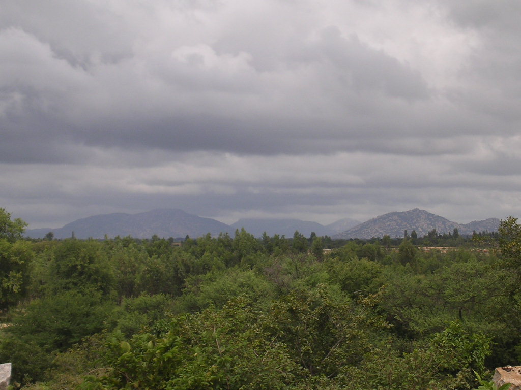 Grey sky morning performing their hit single called cinta gila. File Shathashrunga Grey Sky Jpg Wikimedia Commons