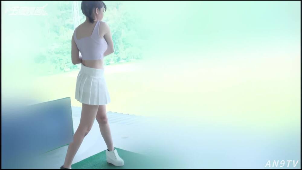 CUS-2567 Angel Movies chats up a beautiful sister who swings her snow-white breasts on the golf course