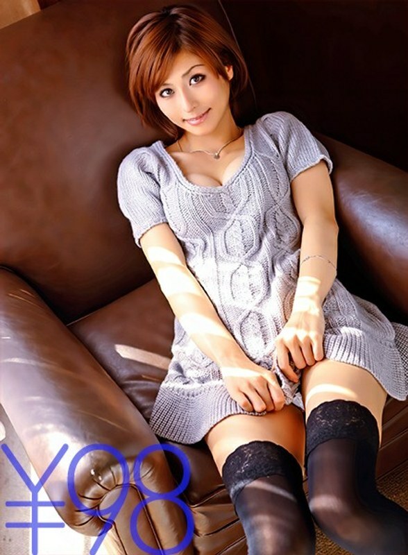 DV-1124 [Advantage] Sex with E-cup Hinata's blowjob. Combined with Nuput at missionary posture. After poking all the way to the back, poke plenty in the back. Blow the pulled out Ji ○ port and woman on top posture. In addition, she blows and pushes