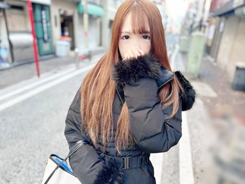 FC2-PPV-4633282 I called out to a slender beauty who works at a beauty salon on the street and took her straight to the hotel ♡ Her abs, which she had trained in sports, twitched as the old man's dick pounded into her, 