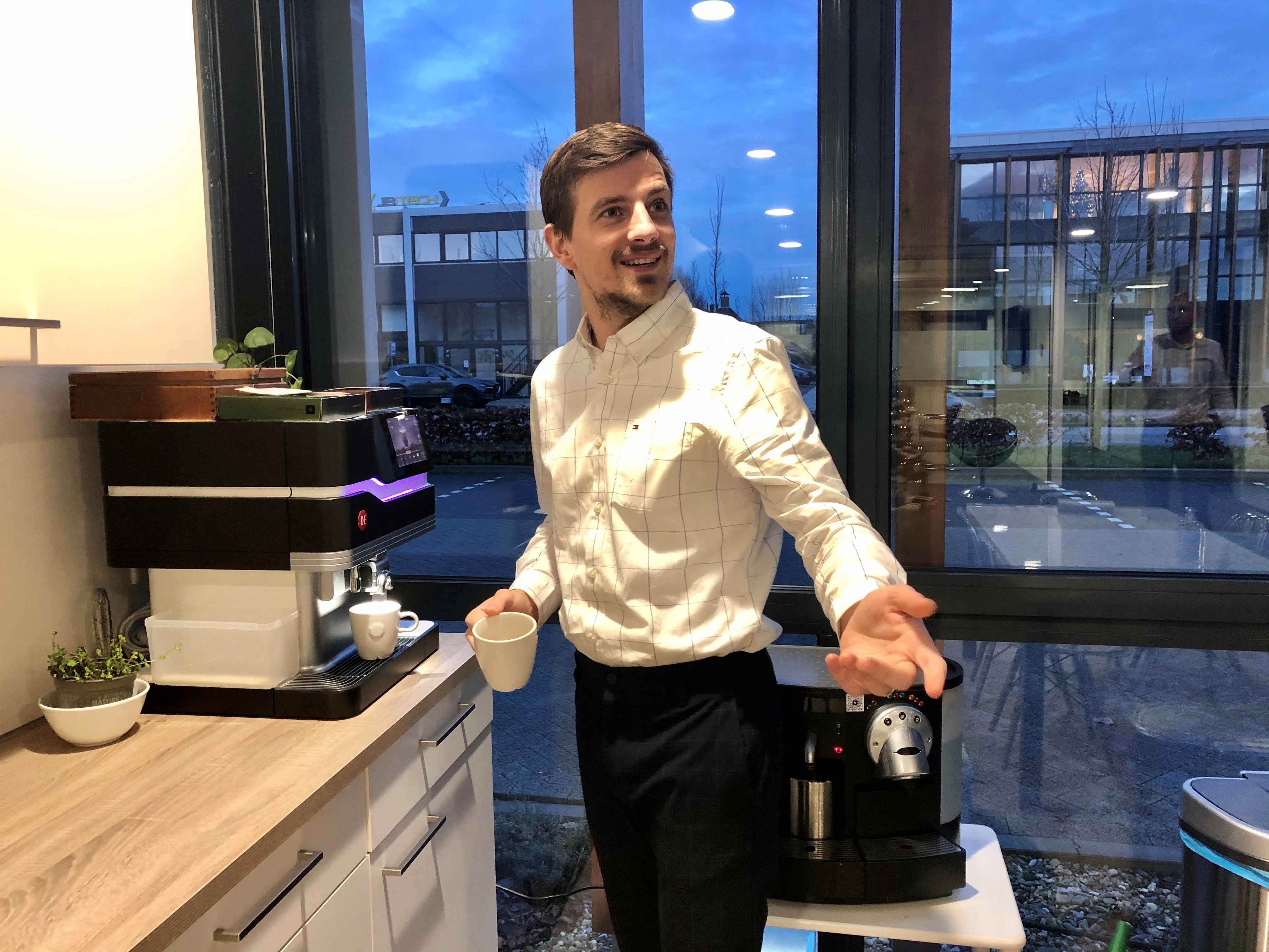 Medior Full Stack Developer Birdtv - Artistic HD City Photos | Free Download