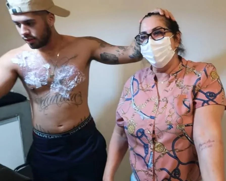O casal que assumiu o relacionamento no último dia 09, anunciou que a novidade através das rede sociais. Virginia E Ze Felipe Fazem Tatuagem Em Homenagem A Filha Maria Alice
