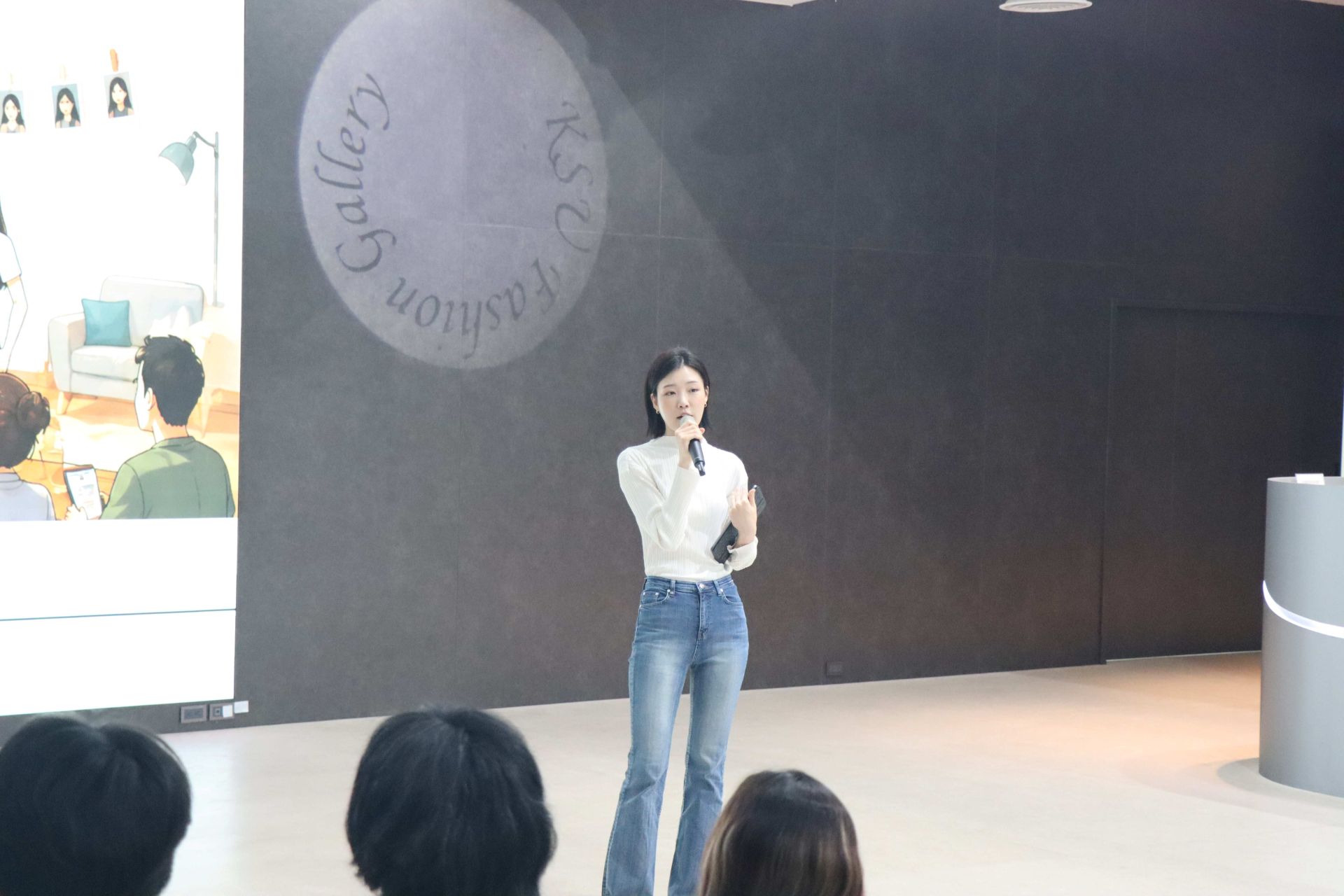 韓國名模金鍾玉現場示範國際伸展台走秀與專業姿態。