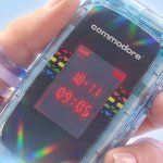ゲーム・コンピュータ界の伝説「コモドール」からレトロなY2Kデザインケータイが登場！