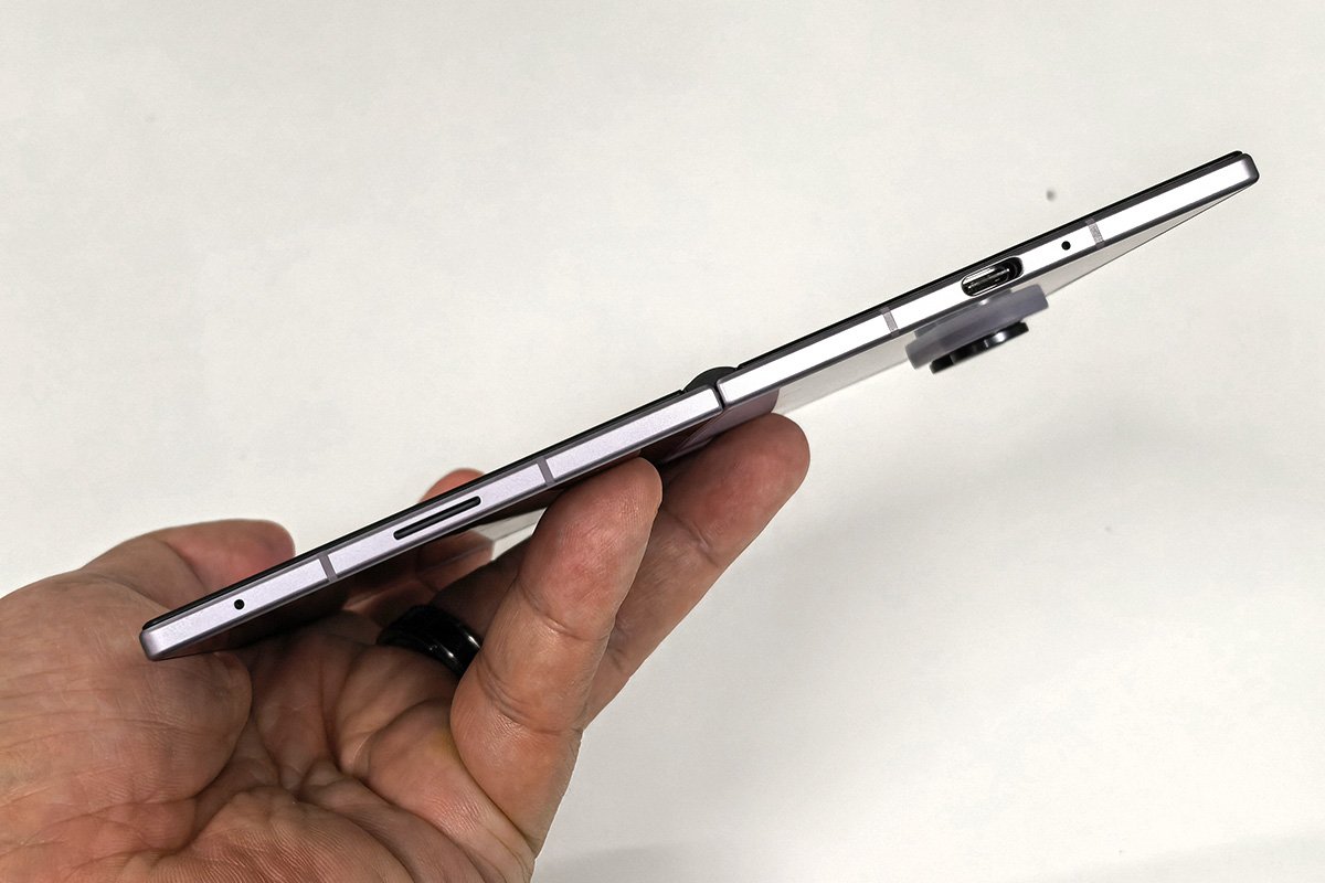 開くとわずか4.5mm