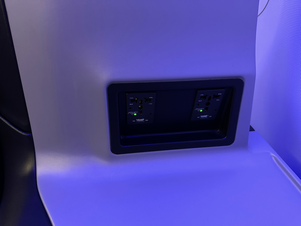 JetBlue Mint A321 Review (MIALAX) [2023] UponArriving