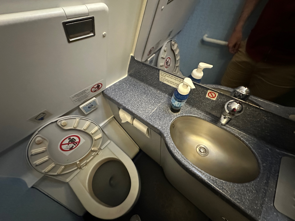 JetBlue Mint A321 Review (MIALAX) [2023] UponArriving