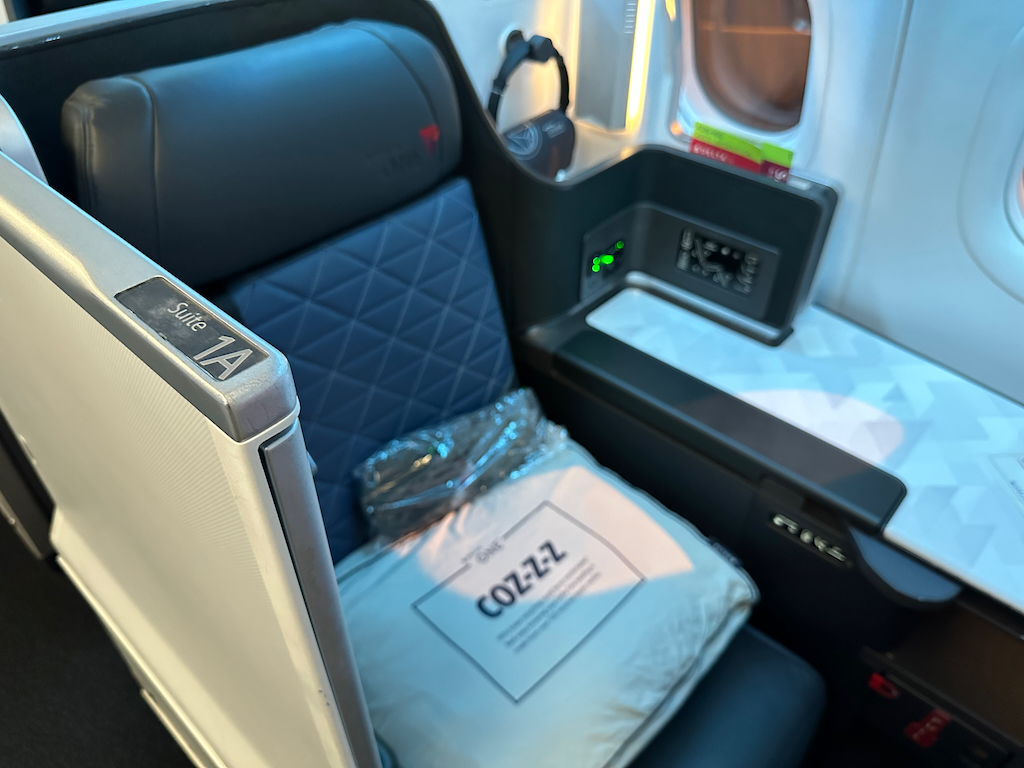 Delta One Suite A330900neo Review (Honolulu to Seattle) [2023