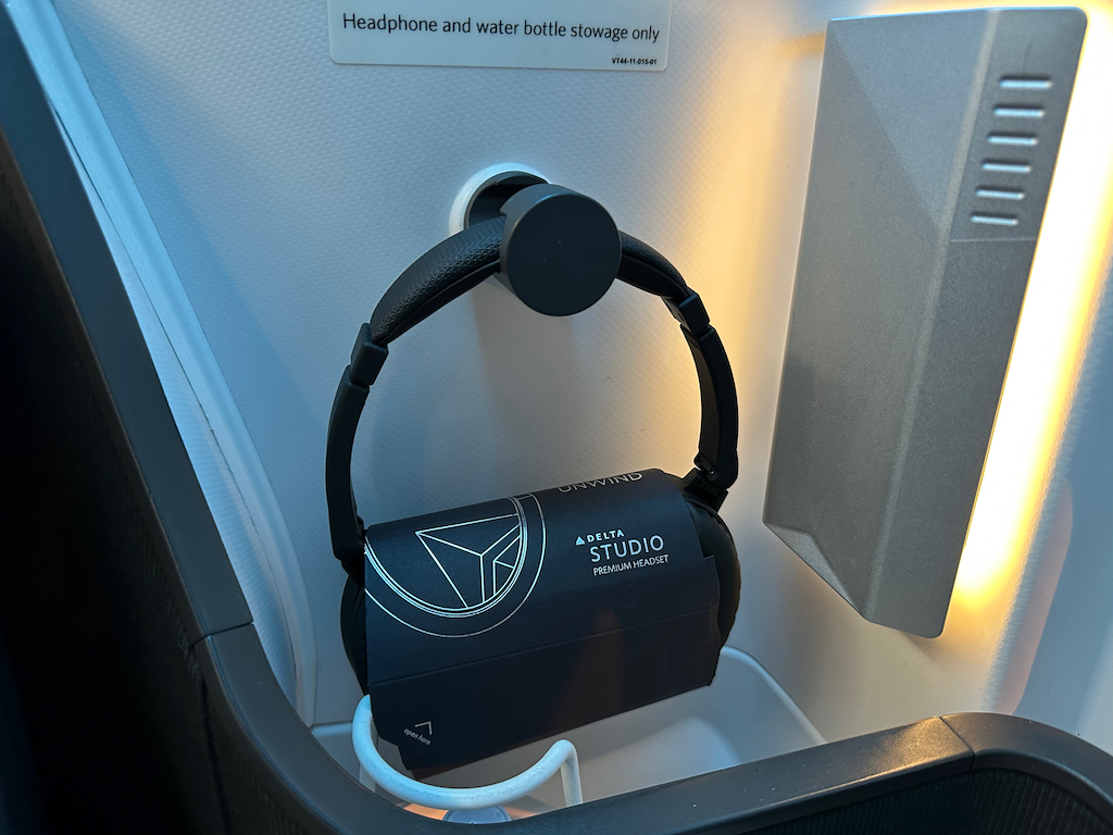 Delta One Suite A330900neo Review (Honolulu to Seattle) [2023