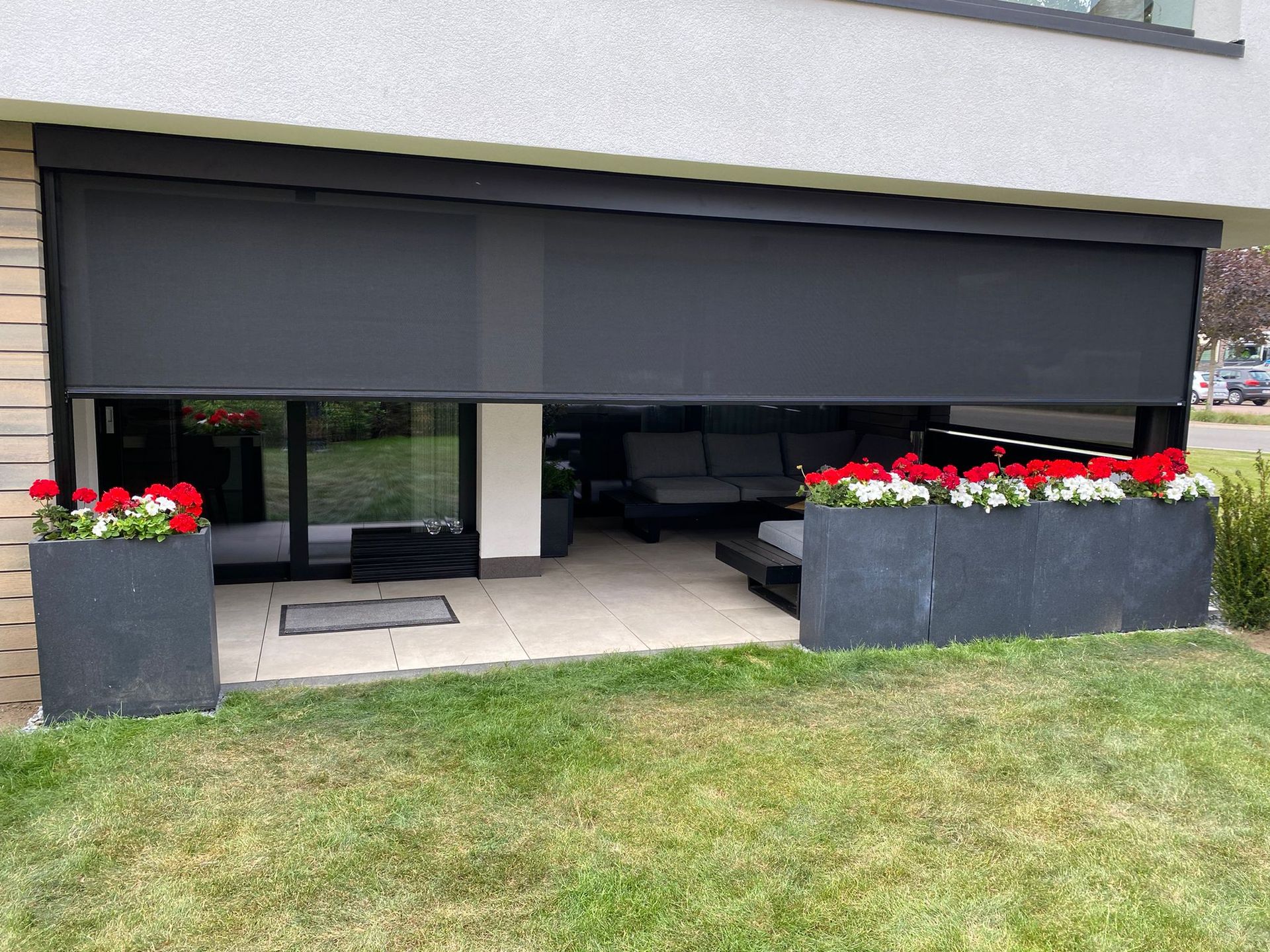 Zwart opbouw Roma screen onder terras 