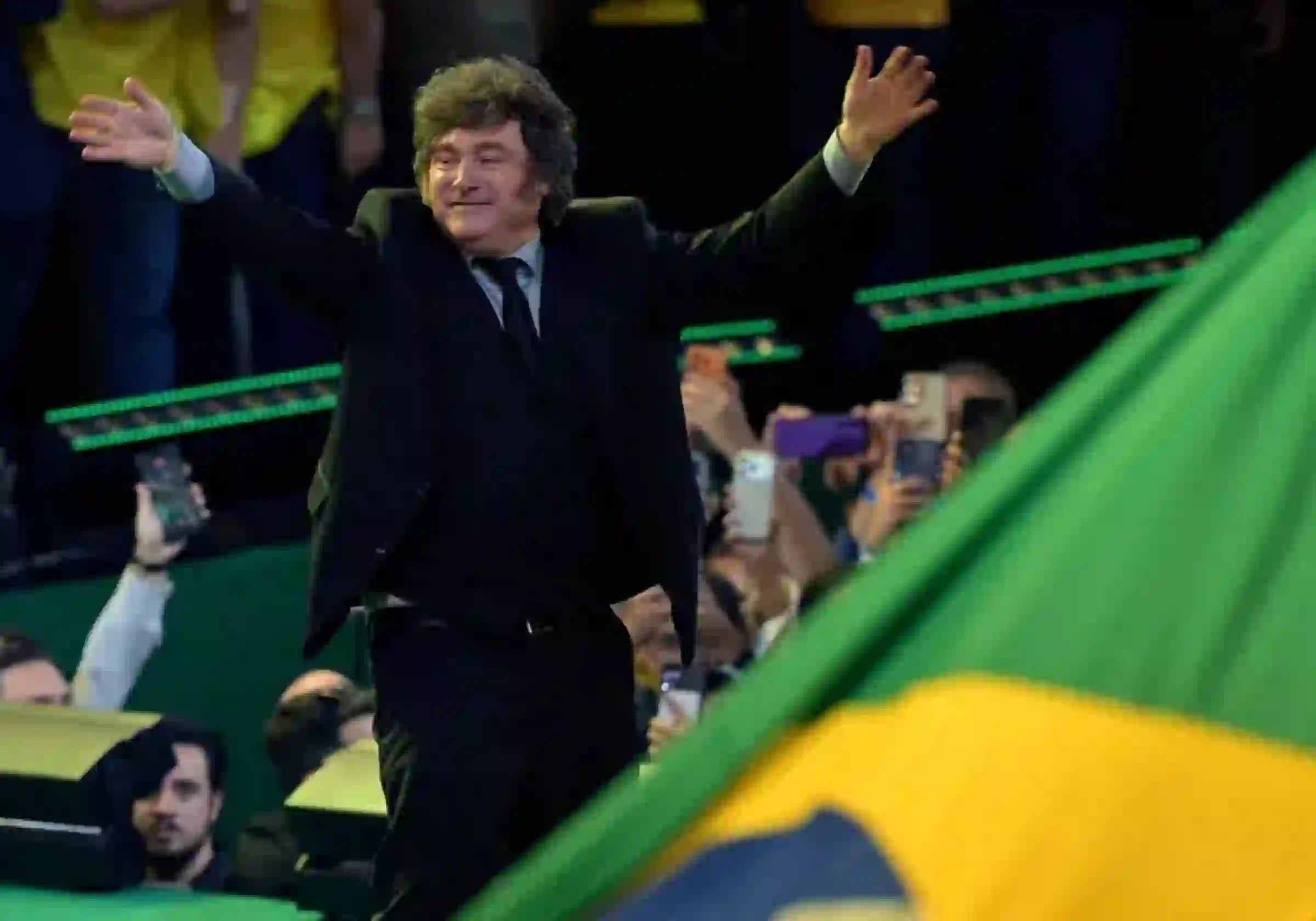 O presidente da Argentina Javier Milei durante a convenção do PL no sábado (25/07) |•| AFP via Getty Images |•| URBS MAGNA
