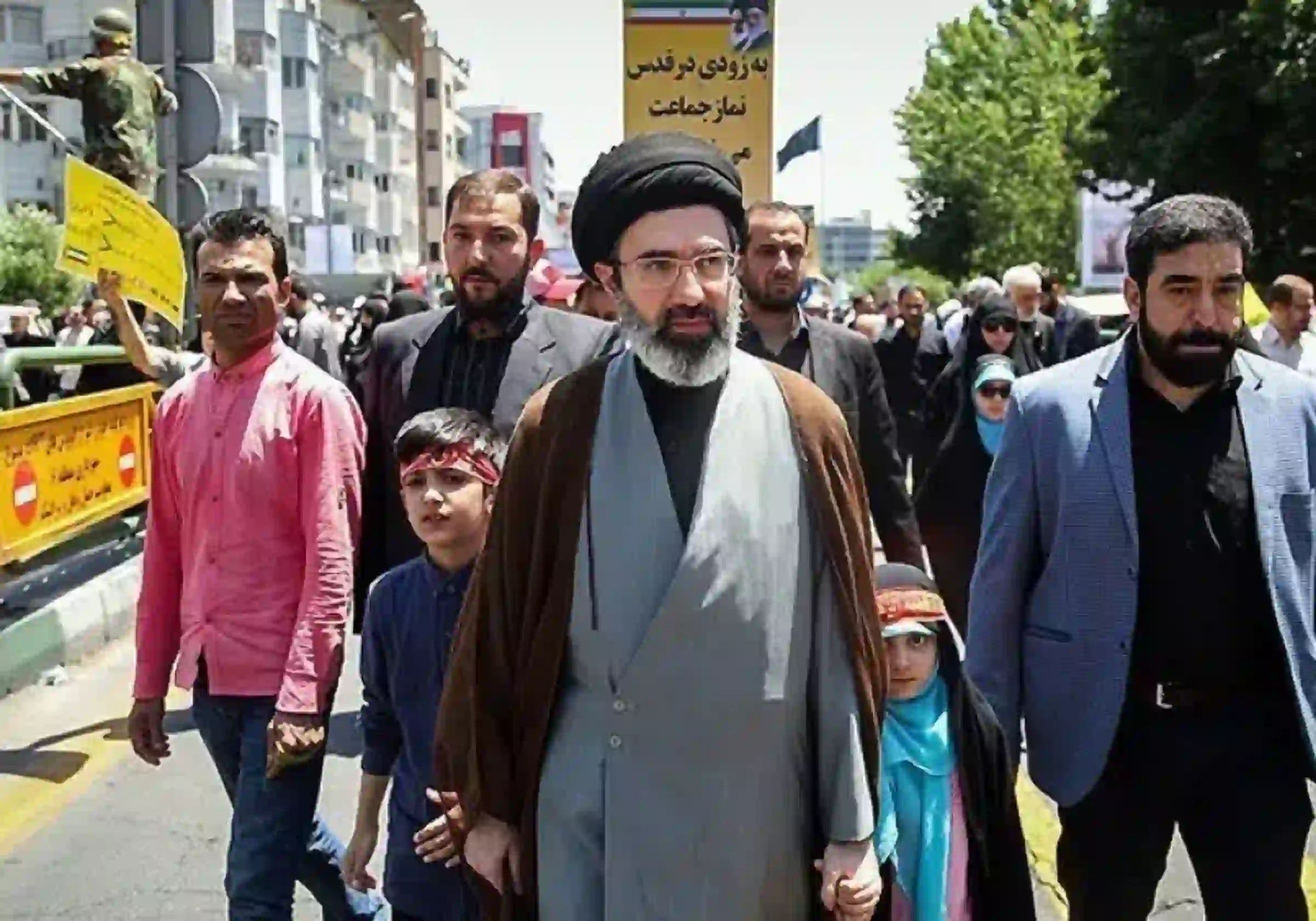 Mojtaba Khamenei - atual Líder Supremo do Irã que assumiu o cargo máximo em 8 de março de 2026 é filho do falecido Aiatolá Ali Khamenei, morto em ataque conjunto dos EUA e de Israel ao país persa / Foto: Middle East Forum