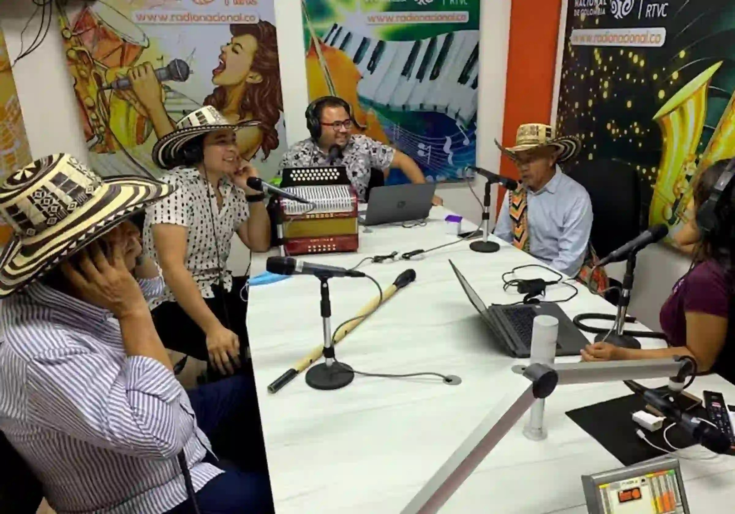 Emissoras de Paz de San Jacinto |•| Foto: Agencia EFE |•| URBS MAGNA