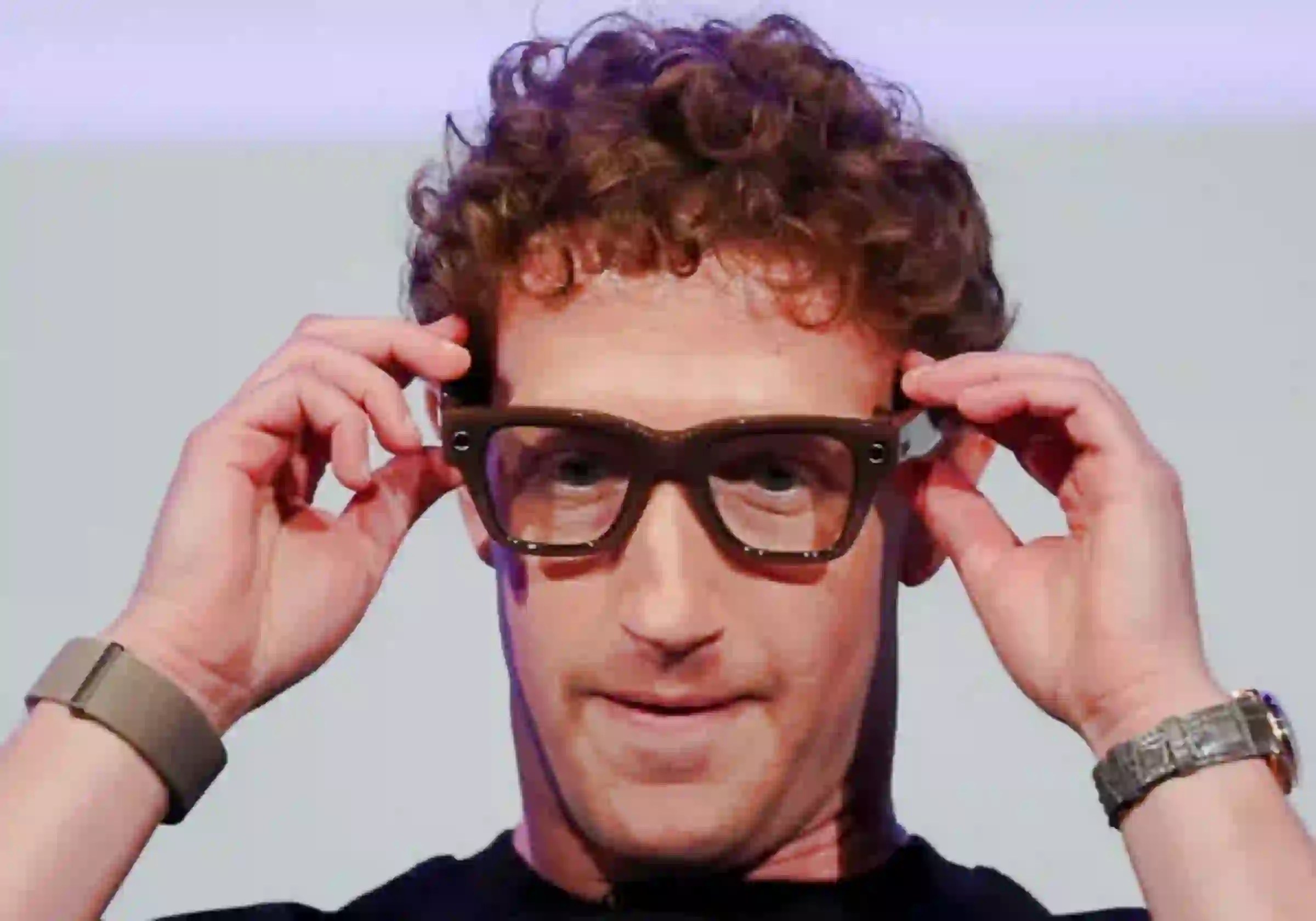 O chefe da Meta, Mark Zuckerberg, apresenta os novos óculos inteligentes da Meta 17.9.2025 |•| Reuters via BBC |•| URBS MAGNA