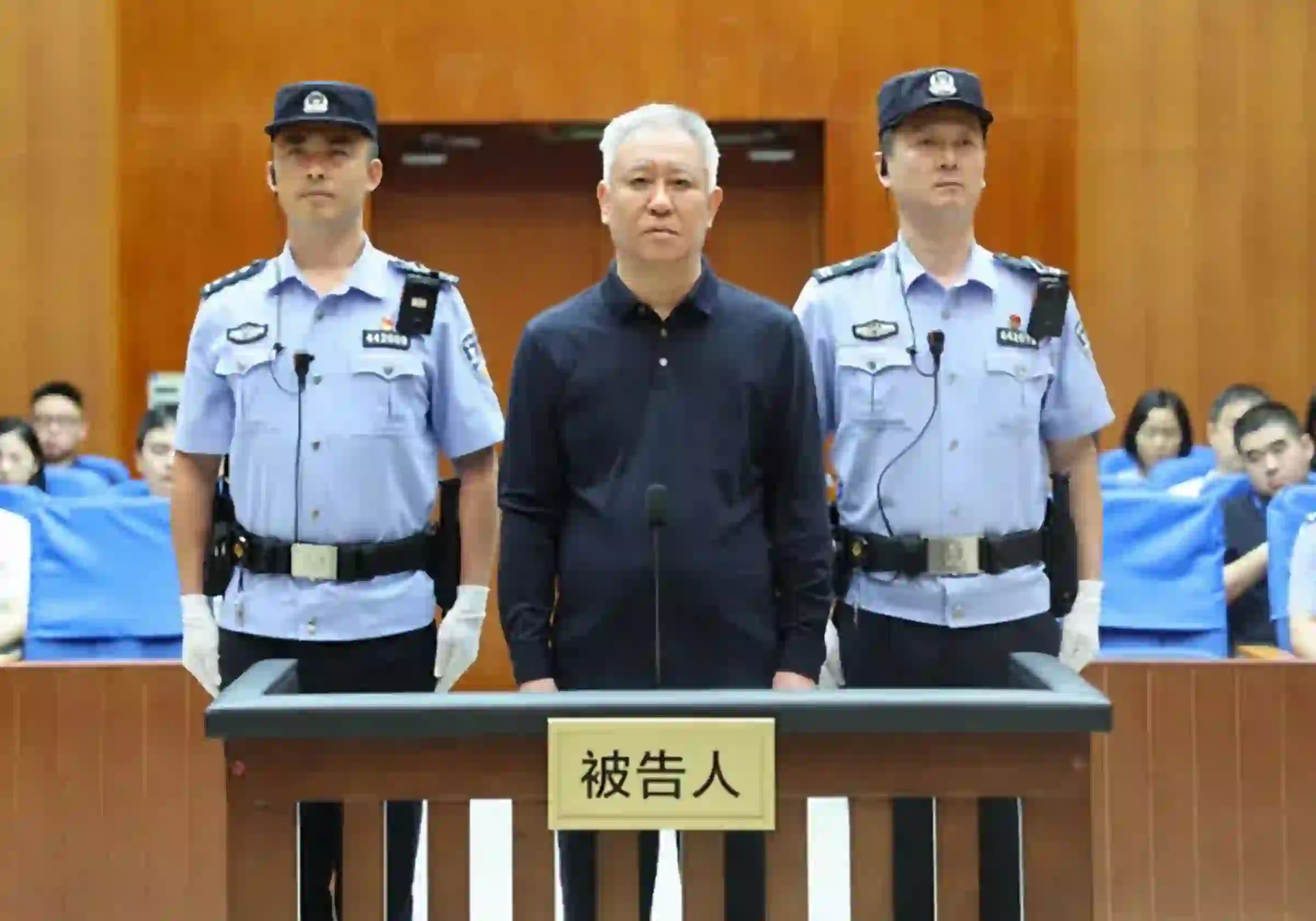 Fundador da Evergrande, Xu Jiayin, durante julgamento; empresa foi segunda maior empresa imobiliária da China em vendas até sua falência em 2024 | Foto: Tribunal Popular Intermediário de Shenzhen via Xinhua