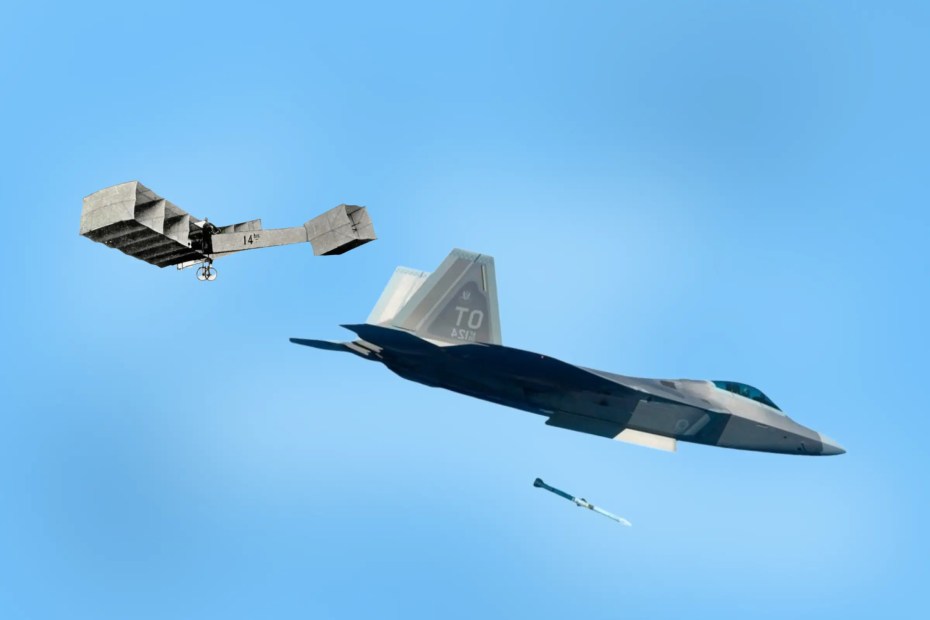 O 14 BIS de Santos Dumont e o Lockheed Martin F-22 Raptor é um caça tático furtivo (stealth) de quinta geração e superioridade aérea, desenvolvido para a Força Aérea dos Estados Unidos (USAF)