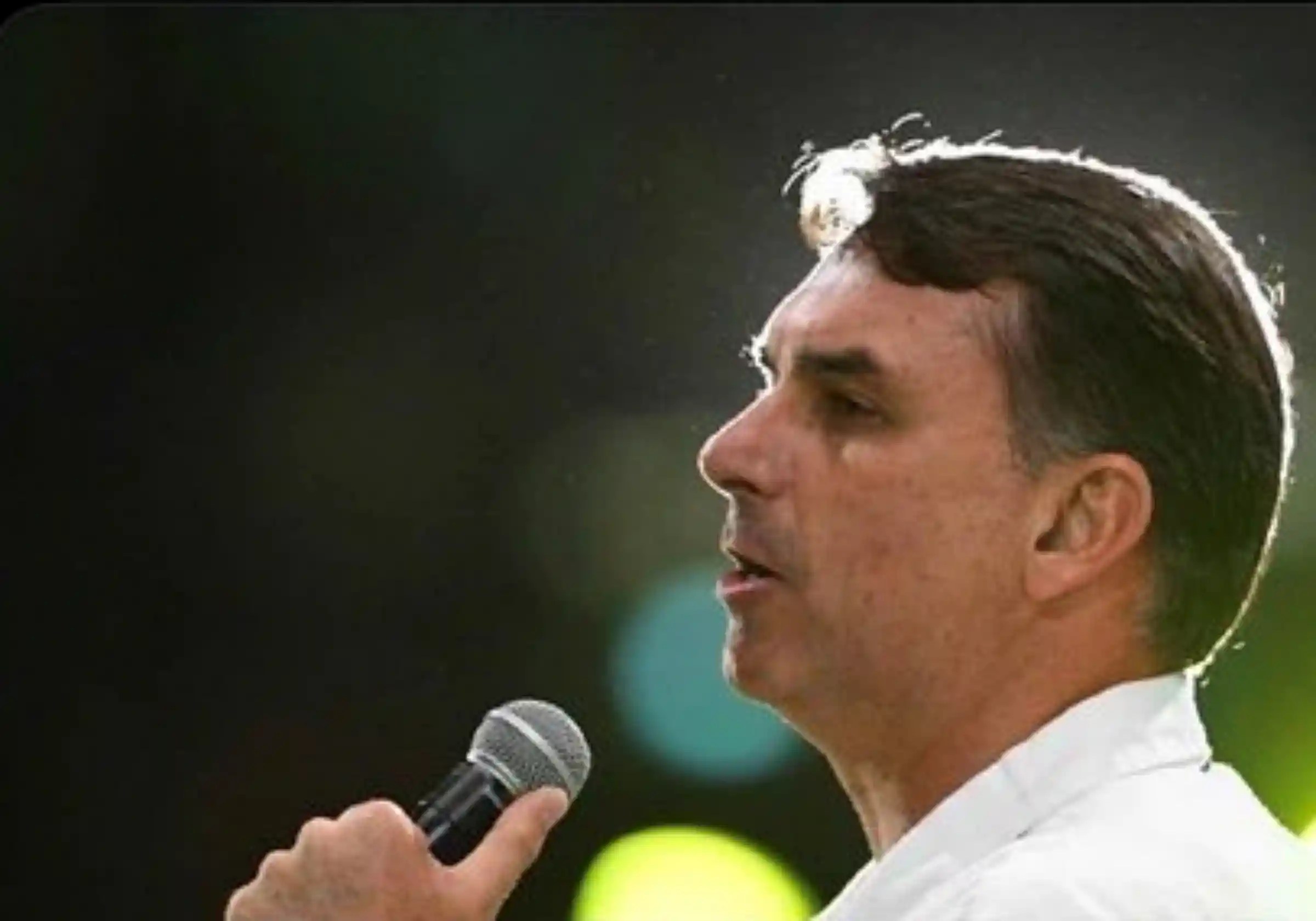 O senador Flávio Bolsonaro (PL) / Foto reprodução @Rafael_RViegas/X via Folha de S. Paulo |•| URBS MAGNA