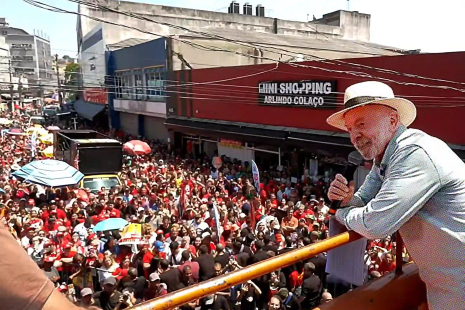 Presidente Lula discursa para seguidores em São Miguel Paulista 26.9.2026 / Imagem reprodução @LulaOficial/X |•| Arte URBS MAGNA