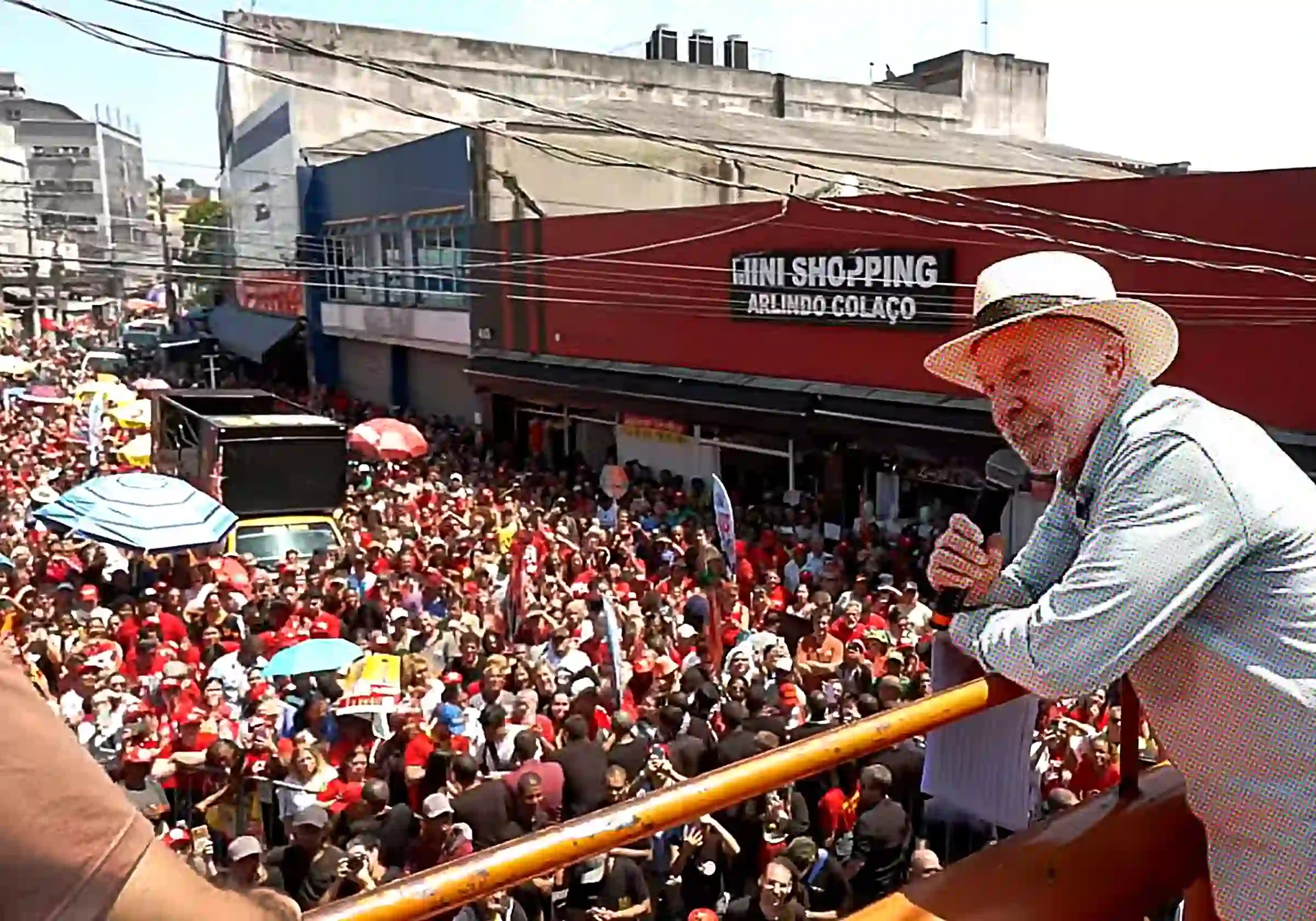 Presidente Lula discursa para seguidores em São Miguel Paulista 26.9.2026 / Imagem reprodução @LulaOficial/X |•| Arte URBS MAGNA