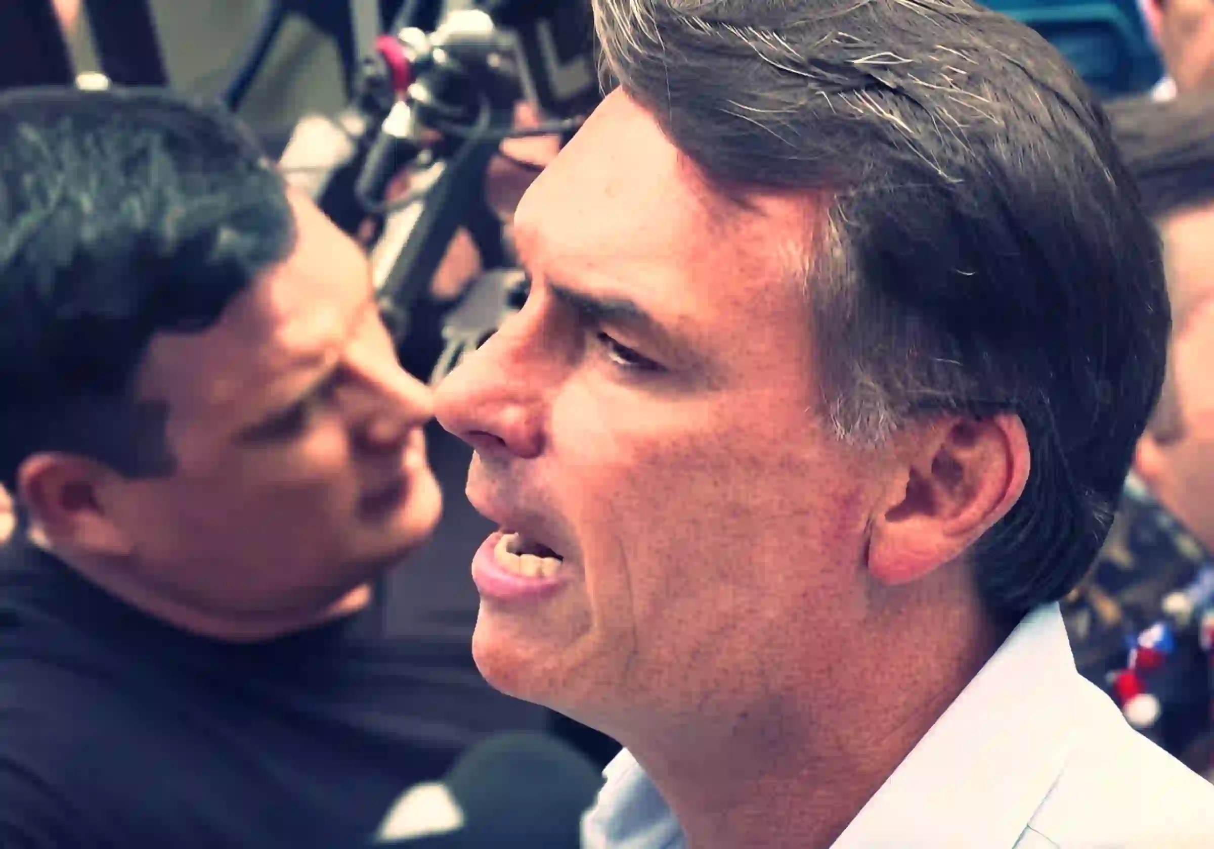 Flávio Bolsonaro terá registro da candidatura cassada? Senador cometeu flagrante crime eleitoral? (vídeo)