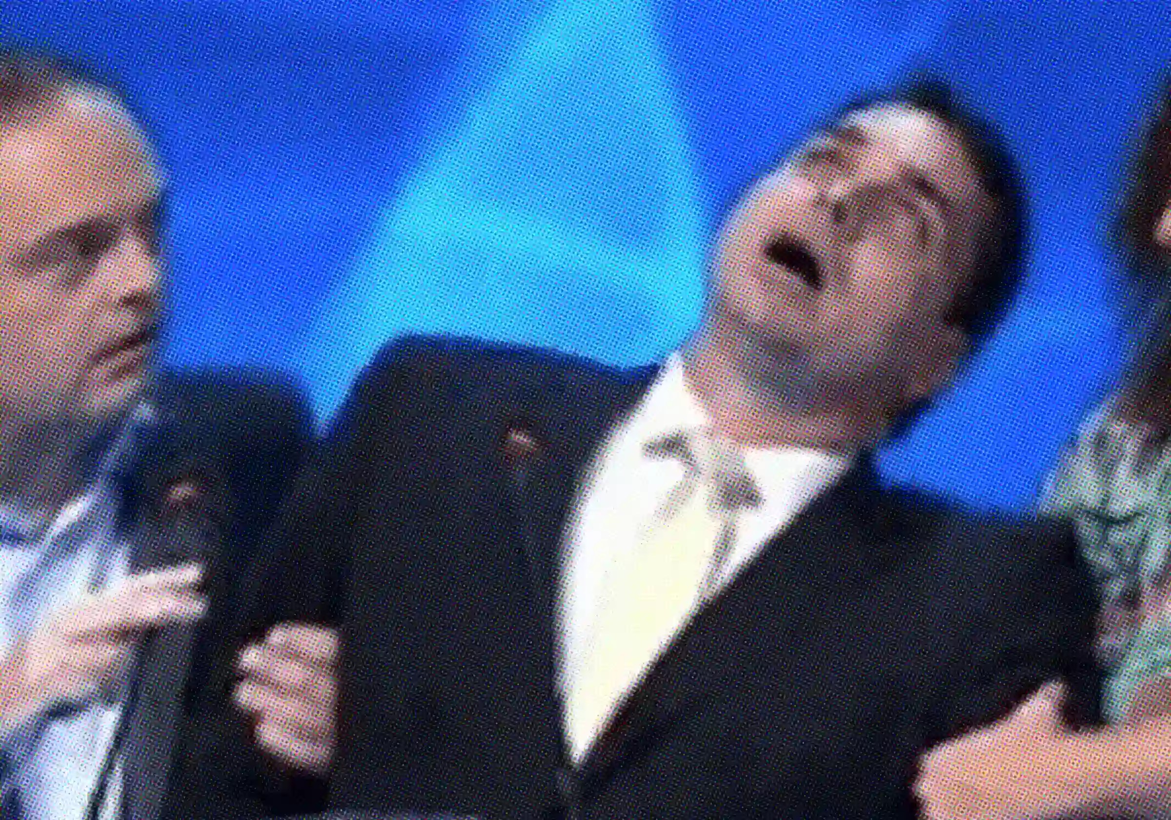 Meme com Flávio Bolsonaro passando mal durante debate antigo é usado por perfil no X após a nota do senador comunicando desistência de participação na rede Globo / Imagem reprodução |•| URBS MAGNA