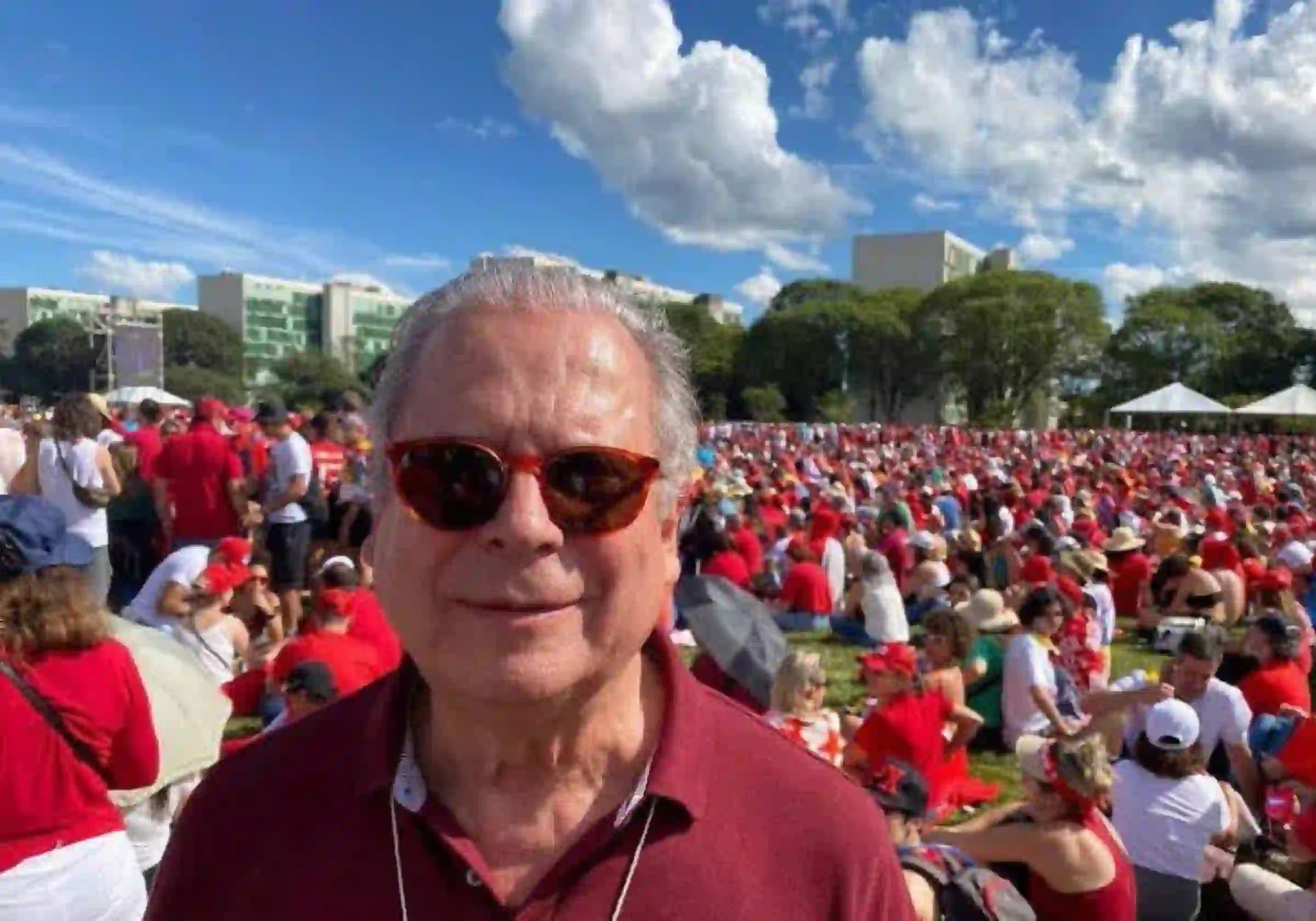 O ex-ministro José Dirceu acompanha a posse de Lula entre militantes petistas na Esplanada dos Ministérios em 1.jan.2023 | Foto: Bel Pedrosa / Folha |•| URBS MAGNA
