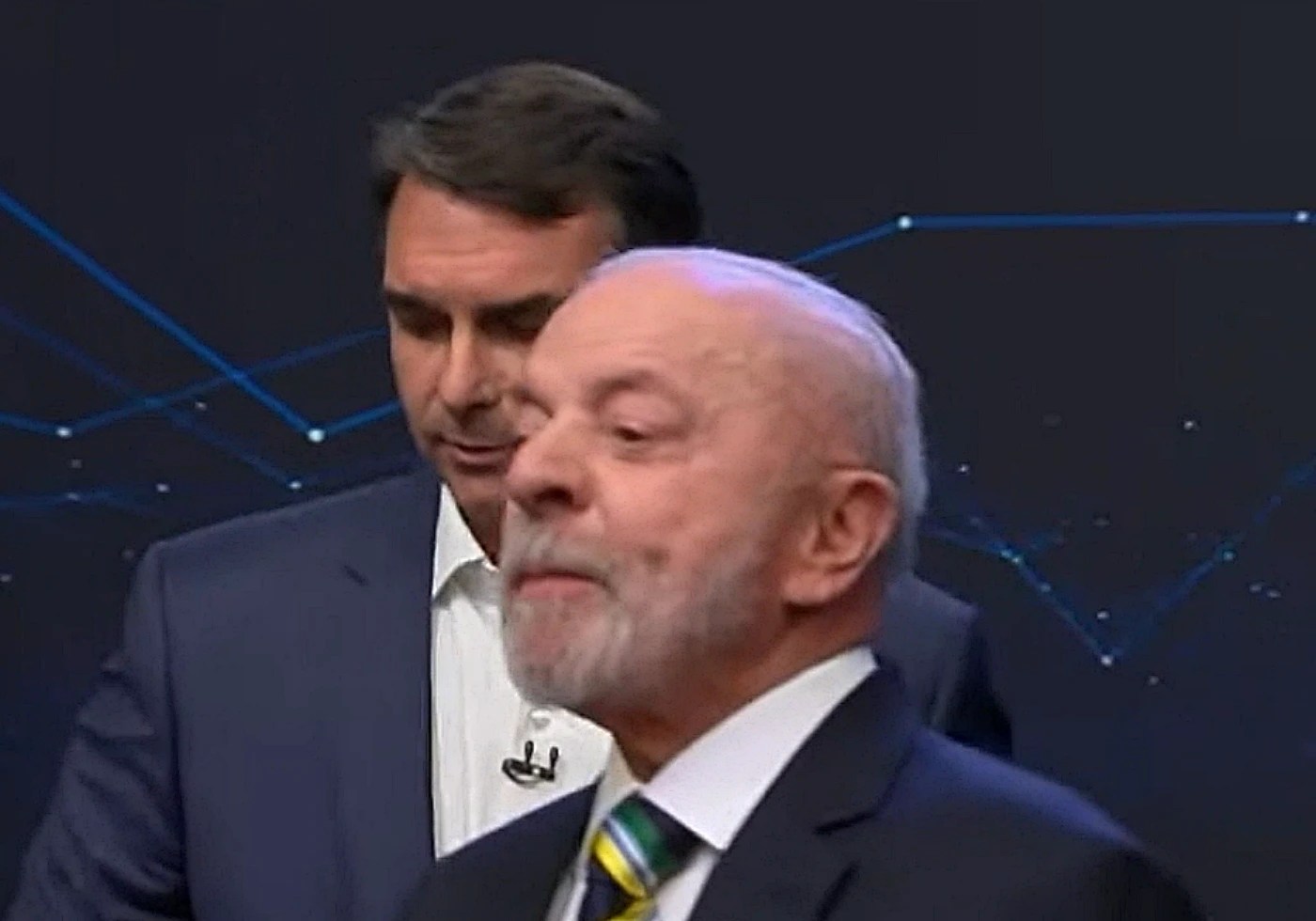 Katia Abreu chama Flávio Bolsonaro de moleque despreparado após debate com Lula na Band e relembra omissões na COVID e milícias / Imagem reprodução Band TV |•| URBS MAGNA