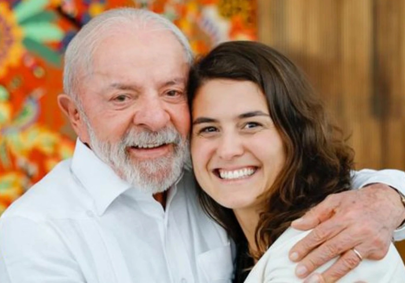 Luna Zarattini (PT-SP) diz que o fim da escala 6x1, defesa das mulheres e juventude são o caminho para virar o segundo turno para Lula / Imagem reproduçao / @lunazarattini/X |•| Urbs Magna