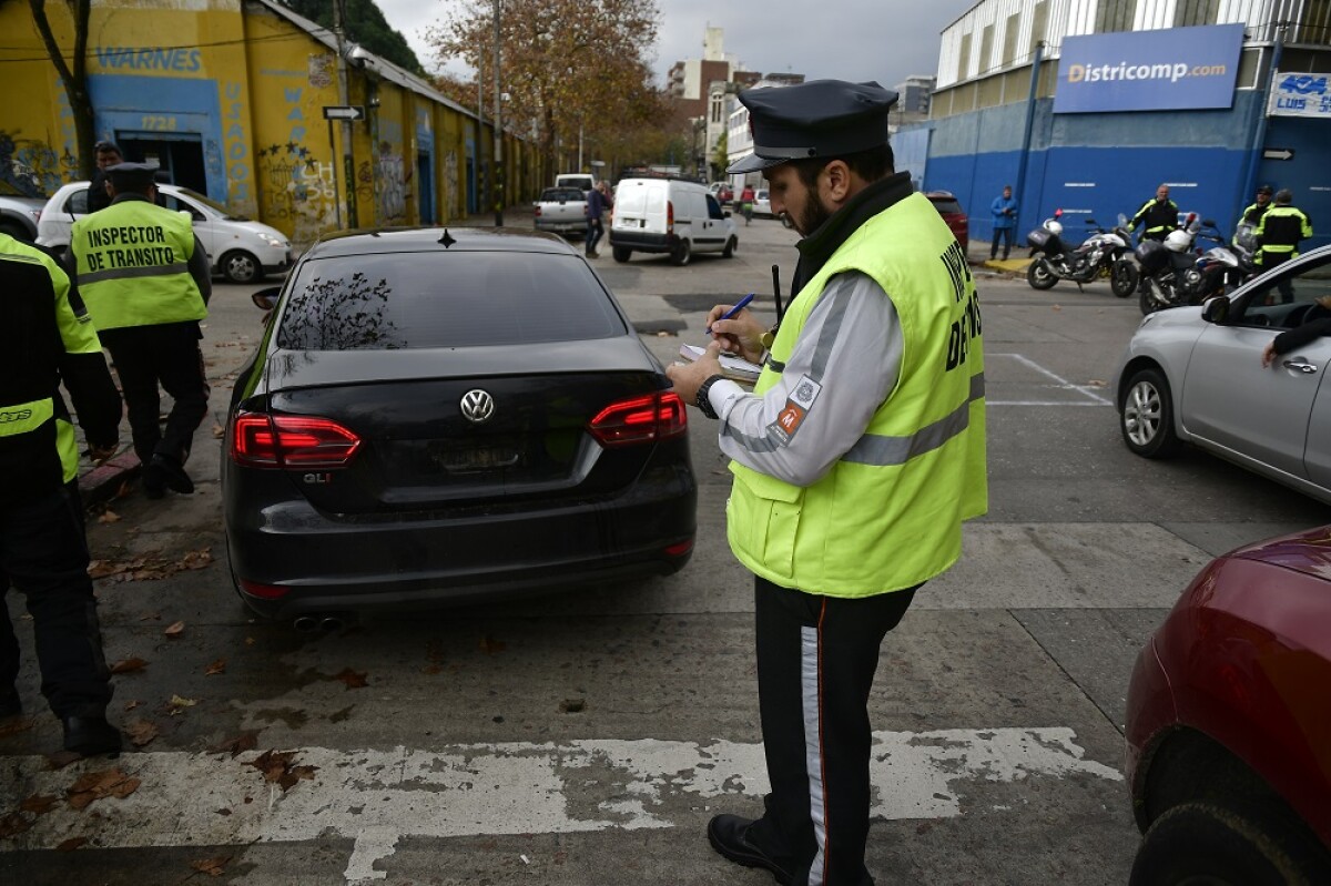 La Intendencia de Montevideo comenzará a multar por estacionamiento indebido