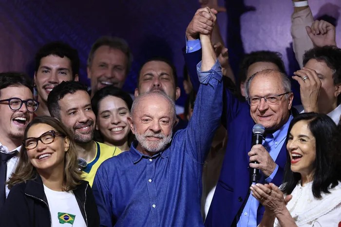 Lula da Silva fue reelecto Presidente de Brasil y Flávio Bolsonaro anunció que pedirá anular las elecciones