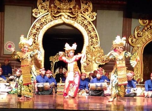 Tari Legong Kraton: Cinta Bertepuk Sebelah Tangan Raja Lasem – URVASU