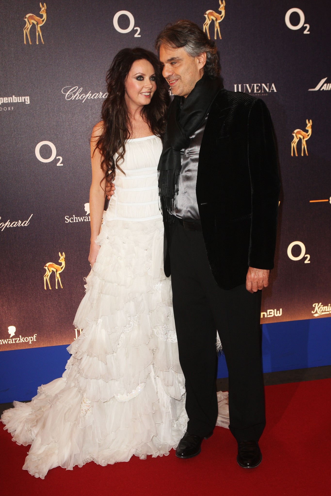 Andrea bocelli s'est trouvé en plein champ de . âTime To Say Goodbyeâ By Andrea Bocelli And Sarah