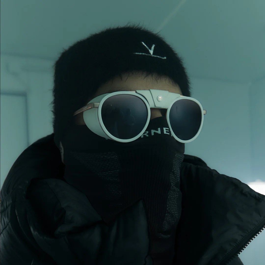 Julia For Vuarnet - Download Artistic Ocean Image | 4K