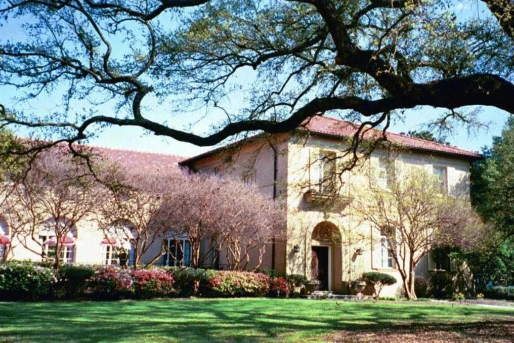 The Club at LSU Union Square #4