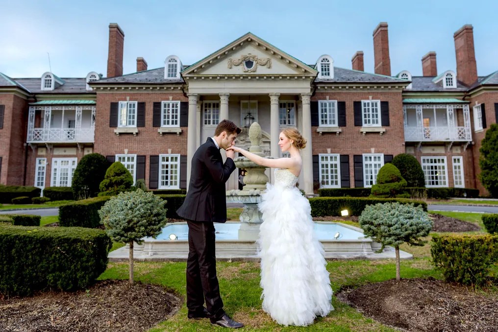 The Mansion at Glen Cove (Glen Cove Mansion) #1
