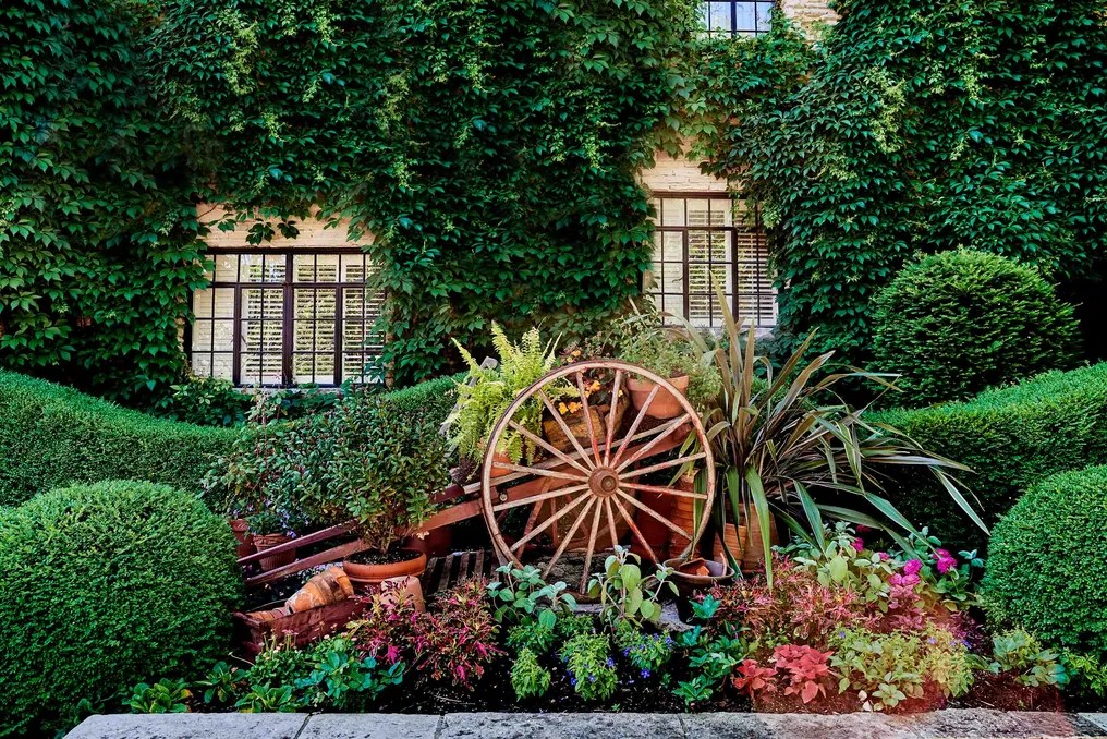 Deer Path Inn #22