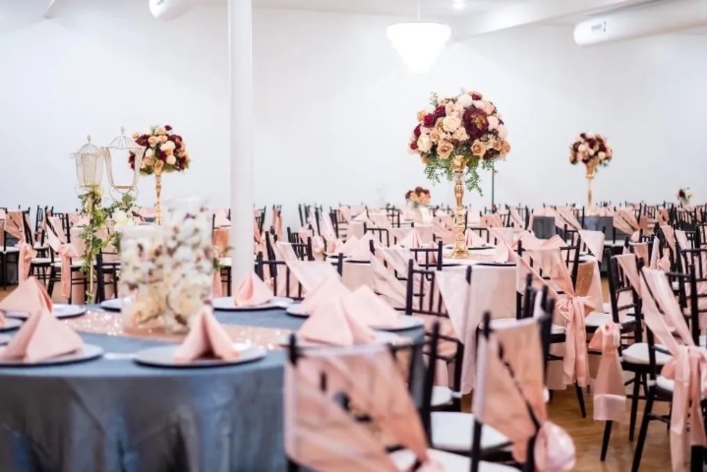 D’LUXE VENUE #25