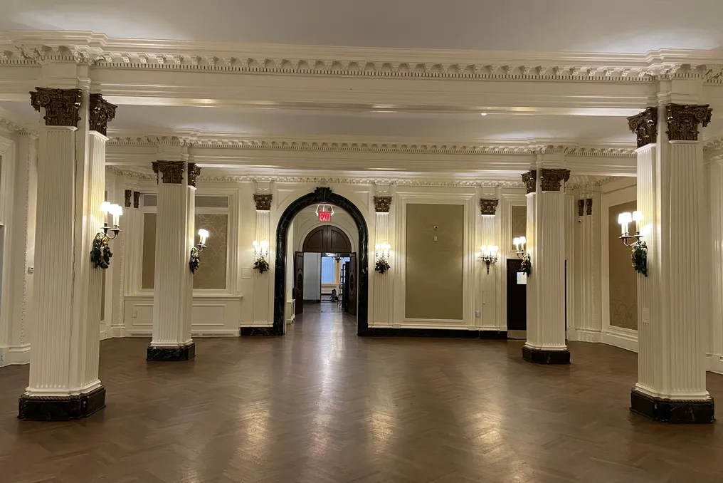 Sixty Pine Street #25