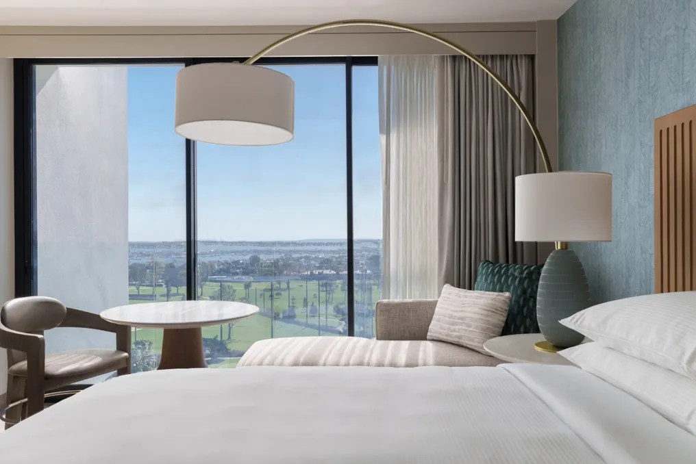 VEA Newport Beach, A Marriott Resort & Spa #9